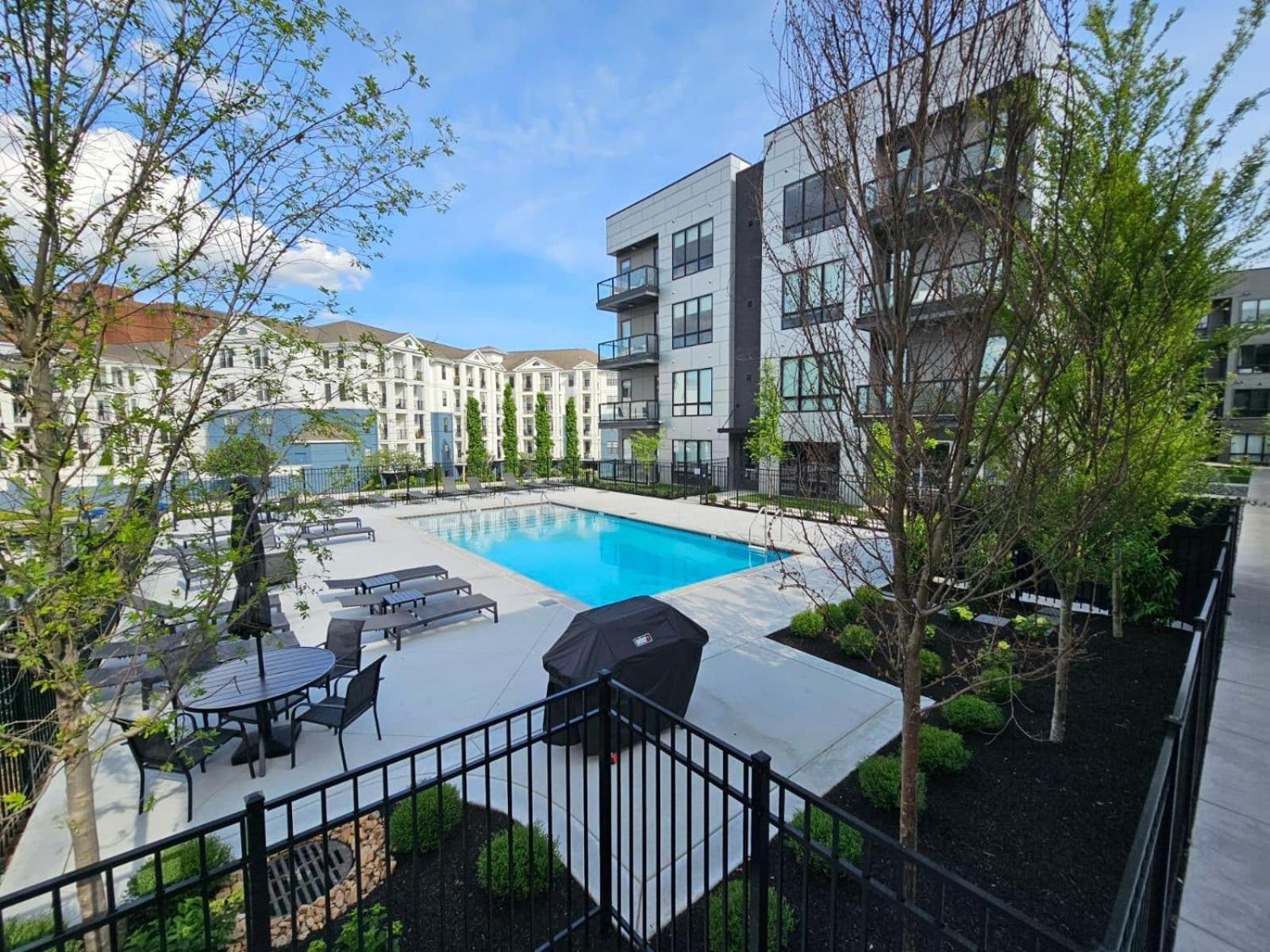 Elegant Corner Penthouse With Private Balcony, Skyline Views, Pool, And Gym Apartment Nashville Luaran gambar