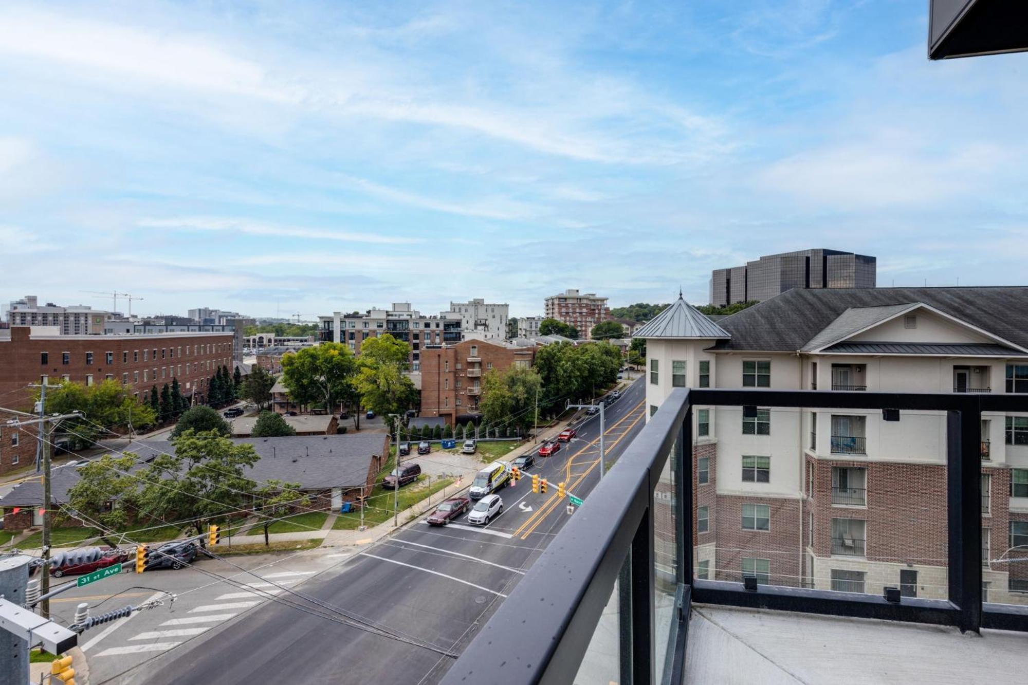 Elegant Corner Penthouse With Private Balcony, Skyline Views, Pool, And Gym Apartment Nashville Luaran gambar